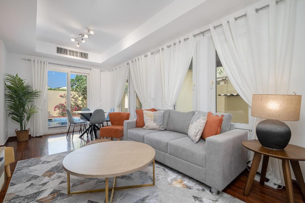 هتل آل‌اچ وکِی - اسپرینگز 8 - 2 بَد رومز ویت مید روم ALH Vacay - Springs 8 - 2 Bedrooms with Maid room