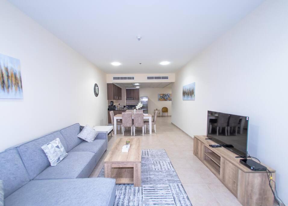 هتل استون تری - نیر ترام - فرنشد وان بی ار - StoneTree - Near Tram - Furnished 1BR