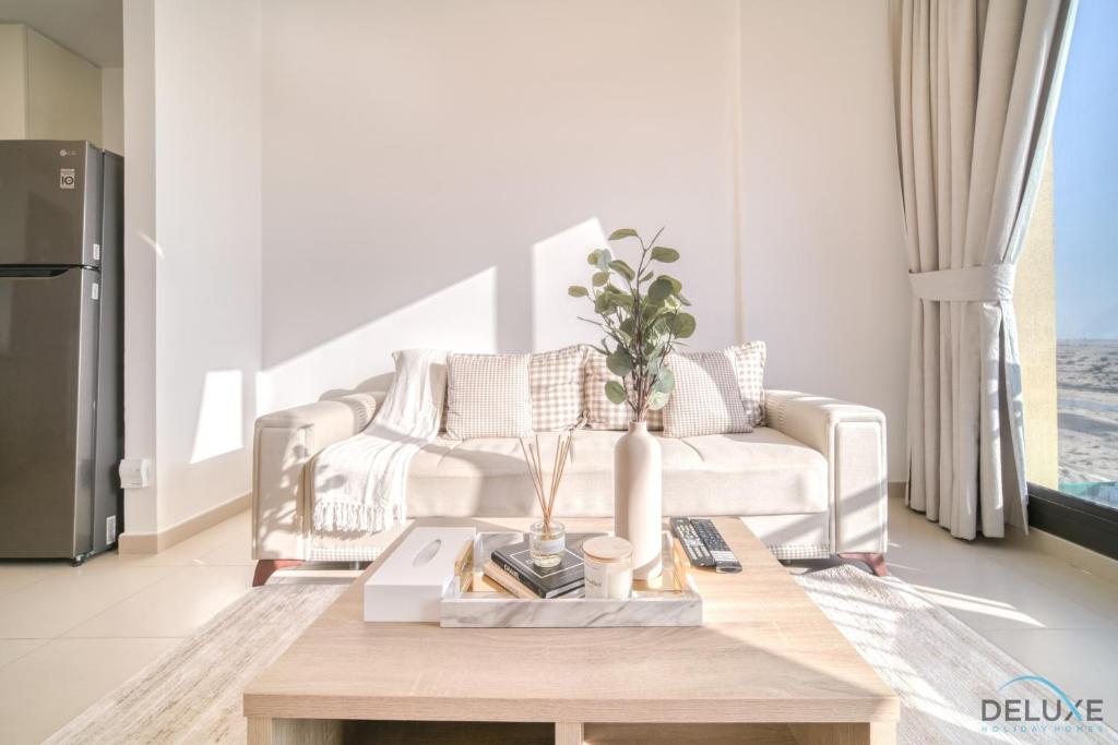 هتل ایمکولیت 1 بی آر در یونا تاون اسکوئر دبیلند بای دلاکس هالیدی هومز - Immaculate 1BR at UNA Town Square Dubailand by Deluxe Holiday Homes