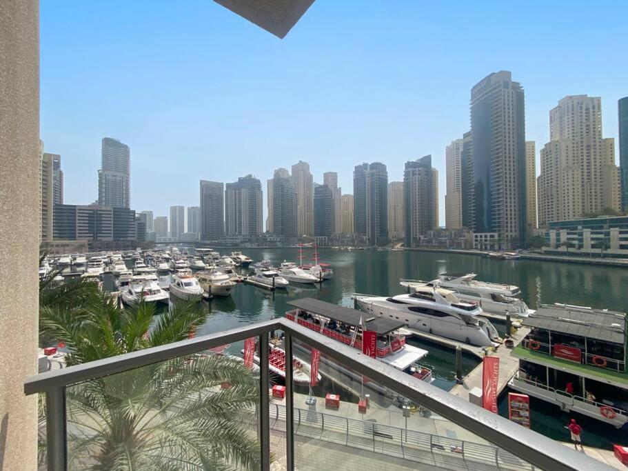 هتل برتکینگ مارینا ویو - اسپیشس آپارتمان - Breathtaking Marina View - Spacious Apartment
