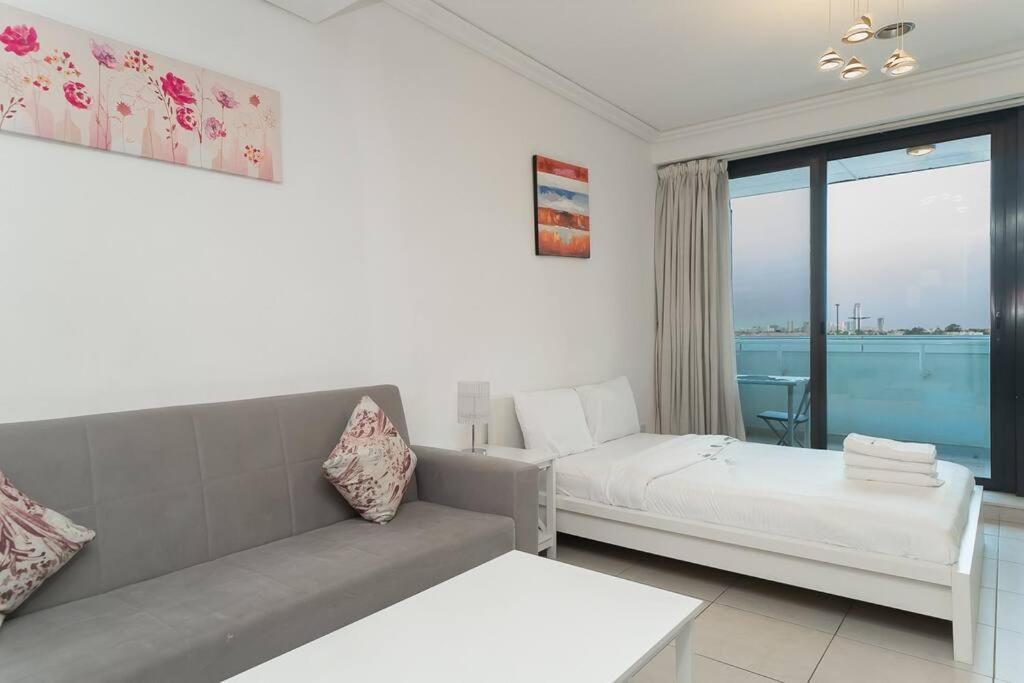 هتل استون تری - فولی فرنیشد استودیو ویت اسپیشس بالکنی - StoneTree - Fully Furnished Studio with Spacious Balcony