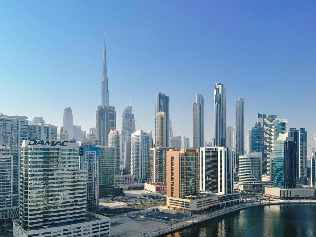 هتل واترفانت آپارتمان ویت برژ خلیفه ویوز این بیزنس بی - Waterfront apartment with Burj Khalifa views in Business Bay
