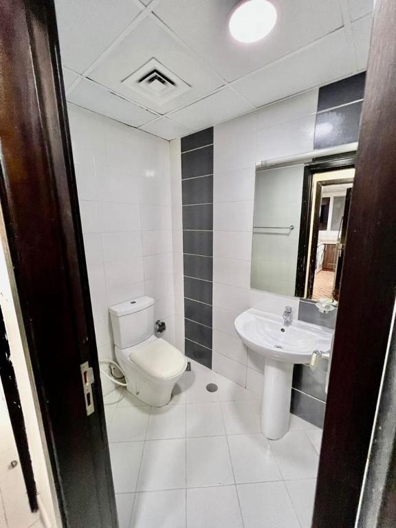 هتل اسمال پرایوت پارتیشن روم این آل بارشا وان نیر مترو Small Private Partition Room in Al Barsha 1 Near Metro