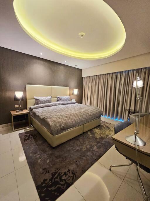لاکچری پارامونت هتل آپت دی شش صد سی و پنج - Luxury Paramount Hotel Apt D635