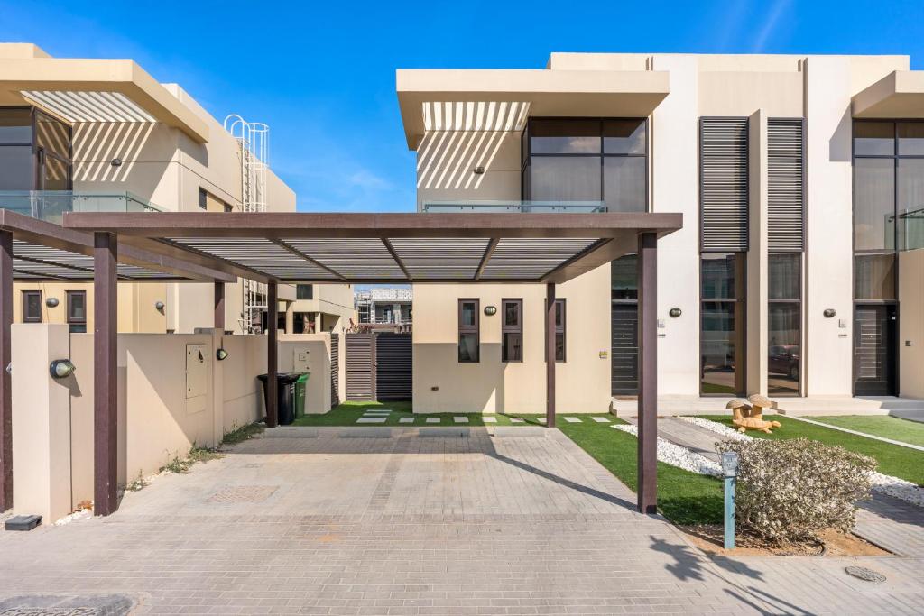 هتل استون تری - ذ مدرن فمیلی فرندلی ویلا - StoneTree - The Modern Family Friendly Villa
