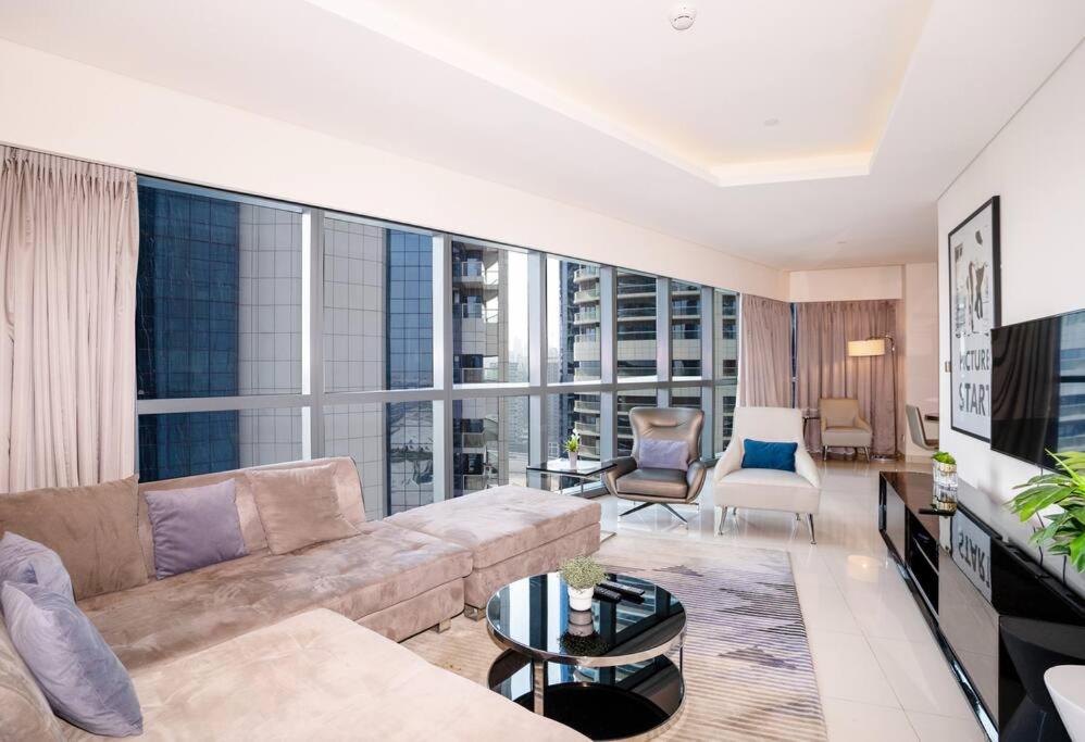 هتل لوکسوریس آپارتمان - سنترال لوکیشن - های فلور - Luxurious Apartment - Central Location - High Floor
