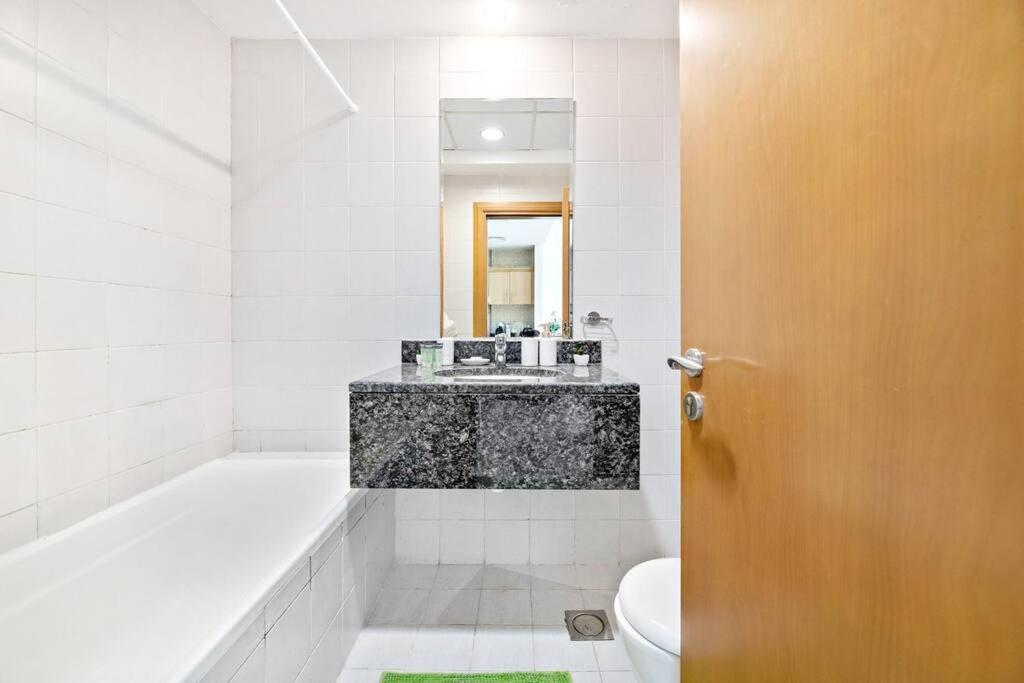 هتل استون تری - فرنیسید 1 بی آر وید کانال ویو - StoneTree - Furnished 1BR with Canal View