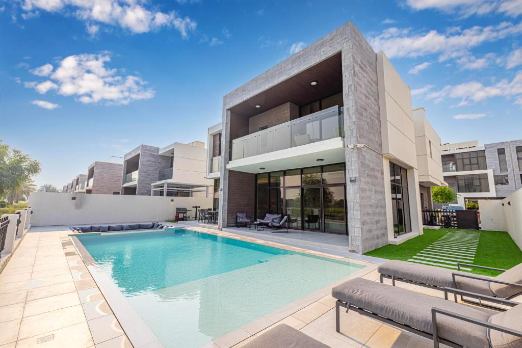 هتل دانیلز لاکچری 5 بی آر ویلا ویت پرایوت پول اند ویو - Daniels Luxury 5BR Villa with Private Pool & View