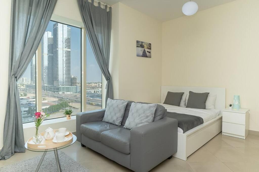 هتل استون تری - شیک استودیو این جمیرا لیک تاورز - StoneTree - Chic Studio in Jumeirah Lake Towers