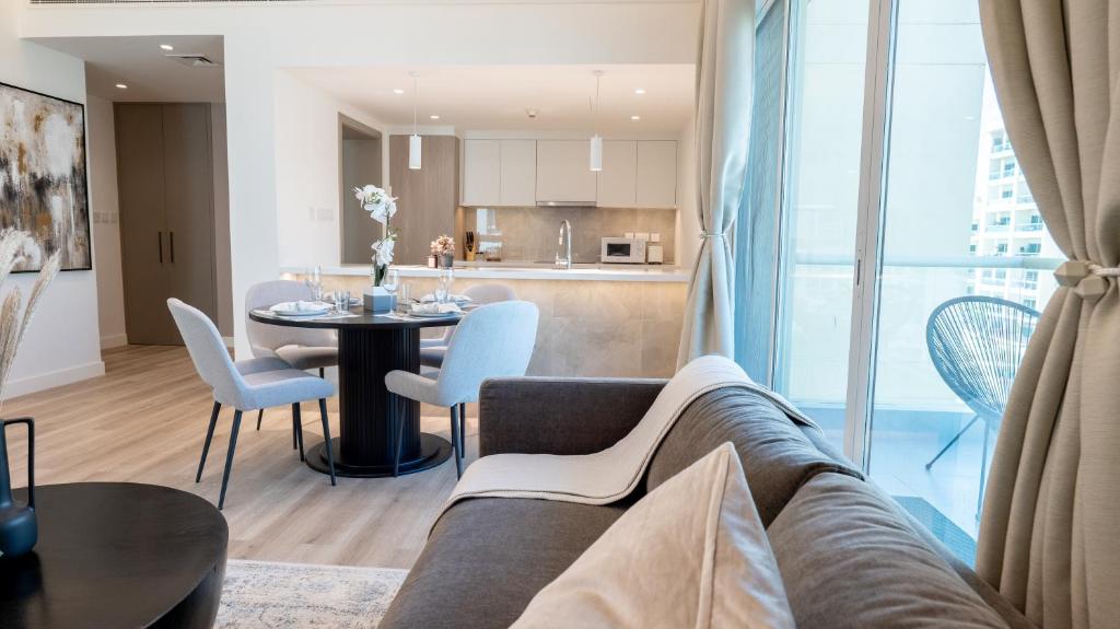 هتل کلاسی وان بی آر آپارتمان این گرینز - Classy 1BR Apartment in Greens