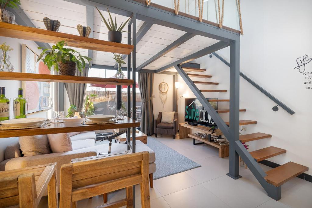 هتل یونیک لافت لیوینگ دیزاین این جی وی سی بای سوئیتبل - Unique loft living design in JVC by Suiteable