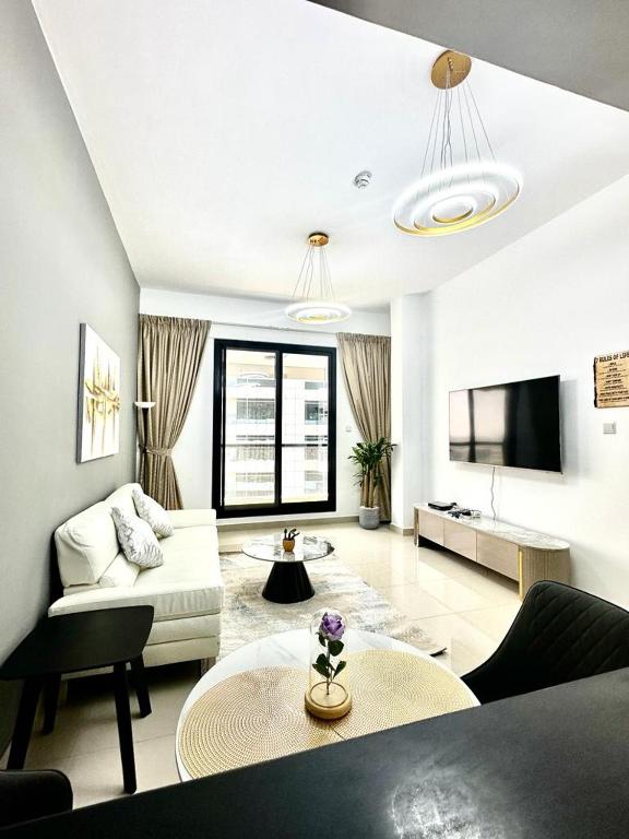 هتل مارینا ویو الگان 1 بی آر این اسکِن مارینَا تاور، هالیدی هومز - Marina View Elegant 1BR in Escan Marina Tower, Holiday Homes