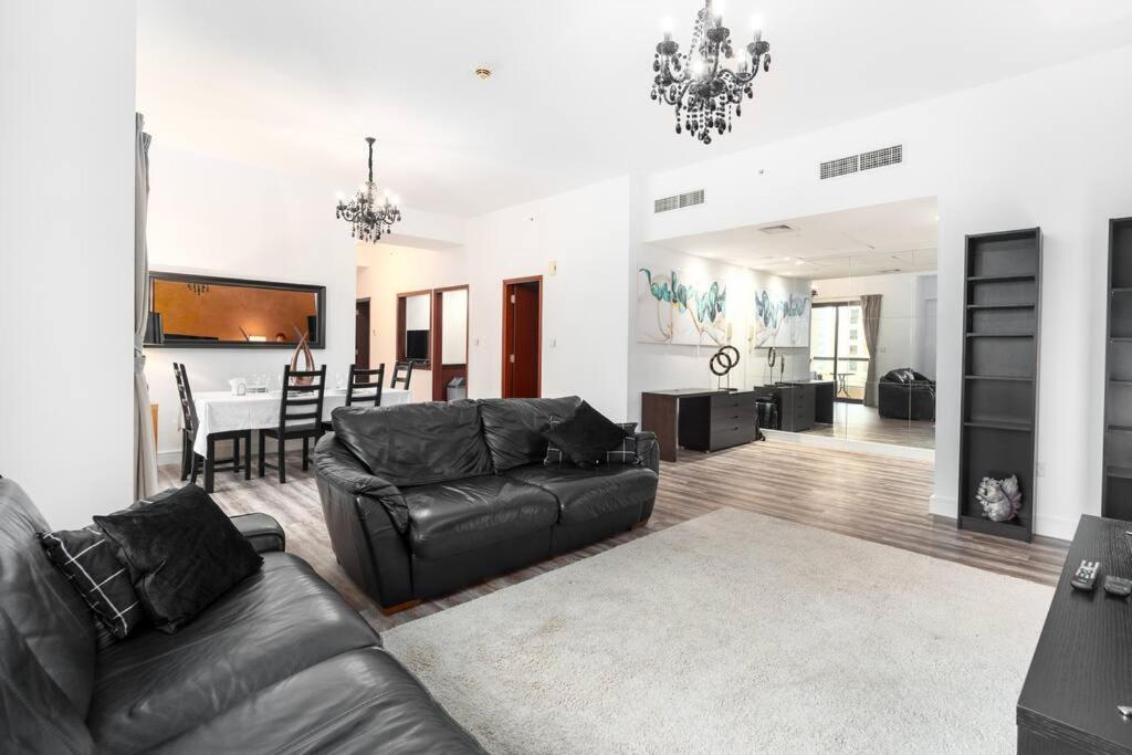 هتل هیوچ آپارتمنت آن د بیچ - Huge apartment on the beach