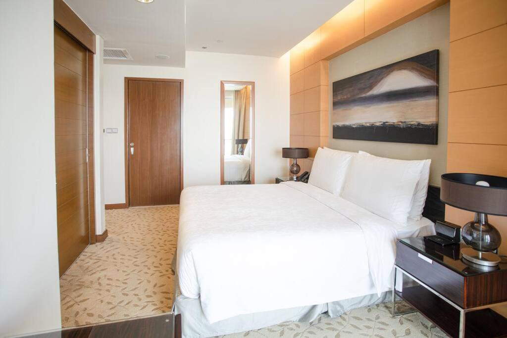 هتل ذ آدرس دبی مال اکسکتیو اپت بالکونی - The Address Dubai Mall Executive Apt Balcony