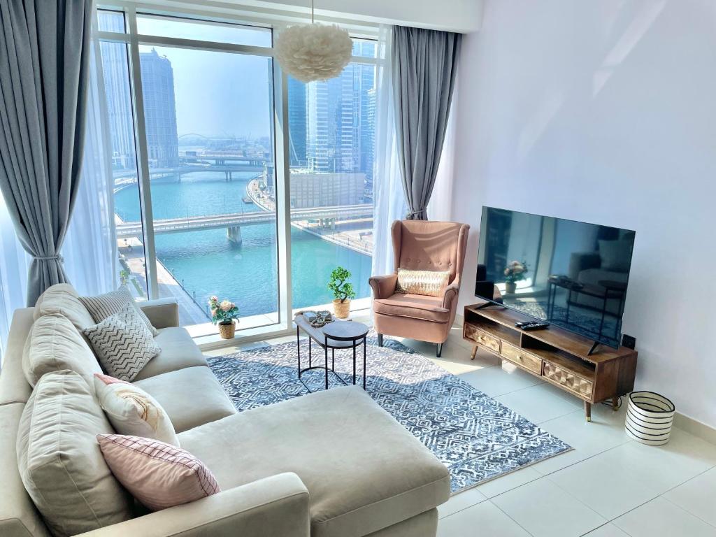 هتل لاکسی بیزنس بی کانال آپارتمان - Lux Business Bay Canal apartment