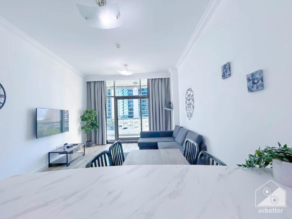 هتل استانینگ آپارتمان ویت بالکنی دبی مارینا - Stunning Apartment with balcony Dubai Marina