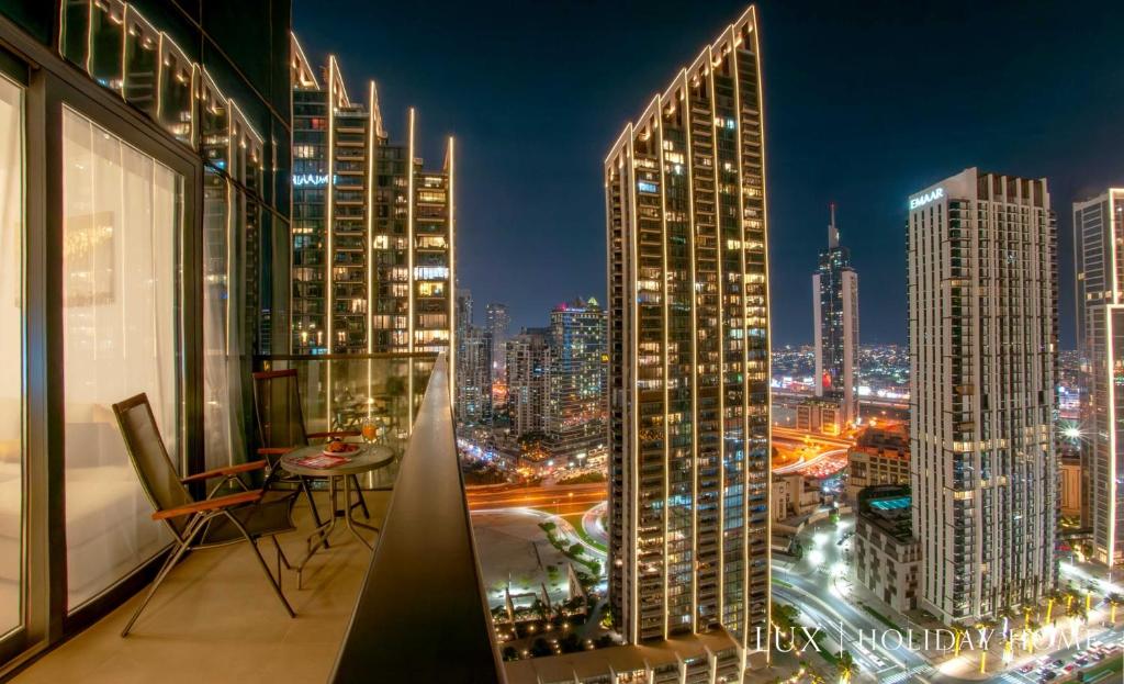 هتل لاکس د سنترال داونتاون اسکایلاین سوئیت - LUX The Central Downtown Skyline Suite