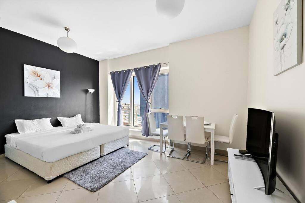 هتل استون تری - کازی فولی فرنیشد استودیو این جی ال تی - StoneTree - Cozy Fully-Furnished Studio in JLT