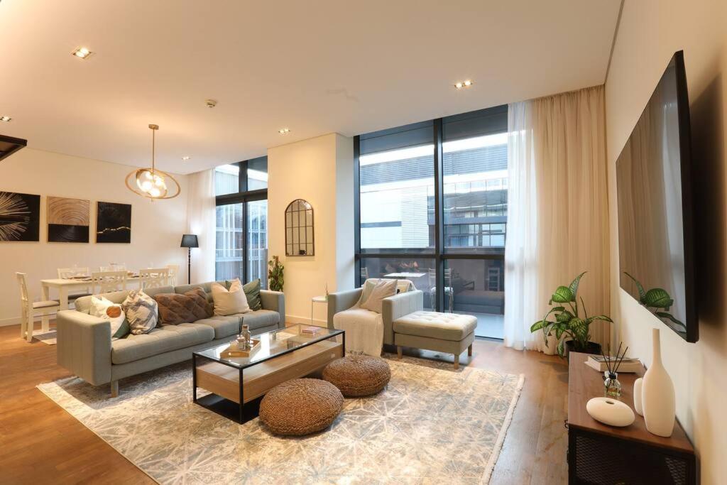 هتل منزیل - اسلیک 2BR نر داون تاون و دبی مال - Manzil - Sleek 2BR nr Downtown & Dubai Mall