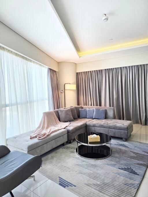 لاکچری پارامونت هتل آپت دی 111 - Luxury Paramount Hotel Apt D111