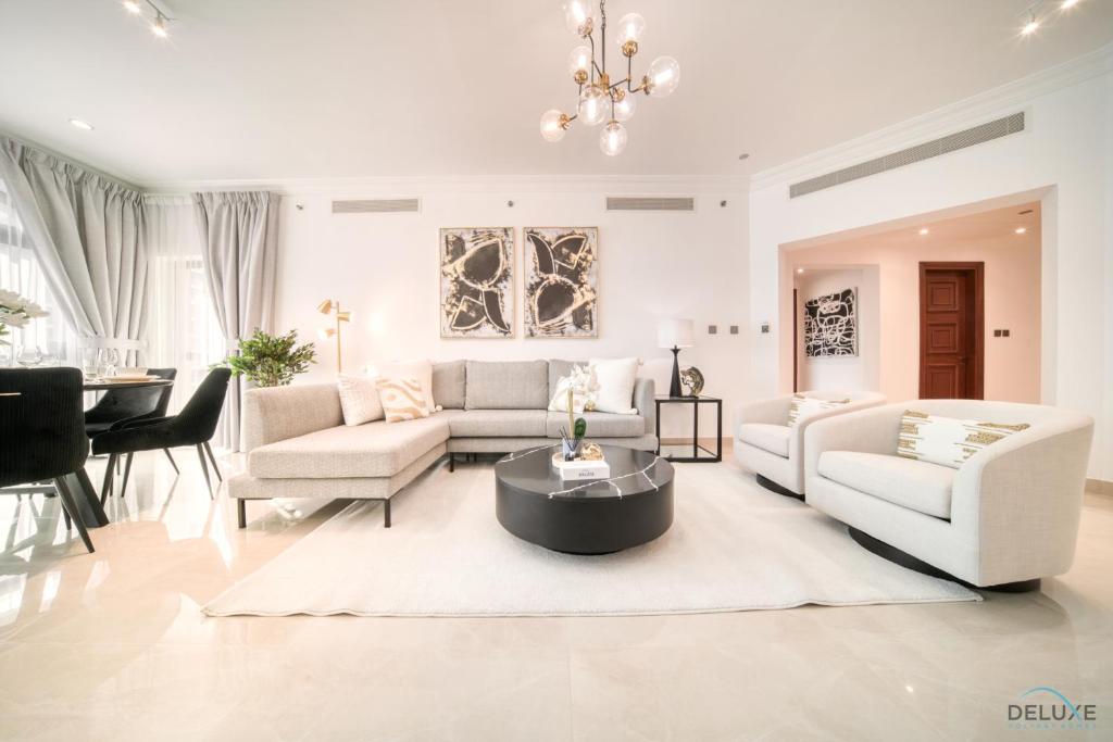 هتل ماژستیک 2BR + آستنت's روم ات گلدن مایل 10 پالم جمیرا بای دلاکس هالی دی هومز - Majestic 2BR + Assistant’s Room at Golden Mile 10 Palm Jumeirah by Deluxe Holiday Homes