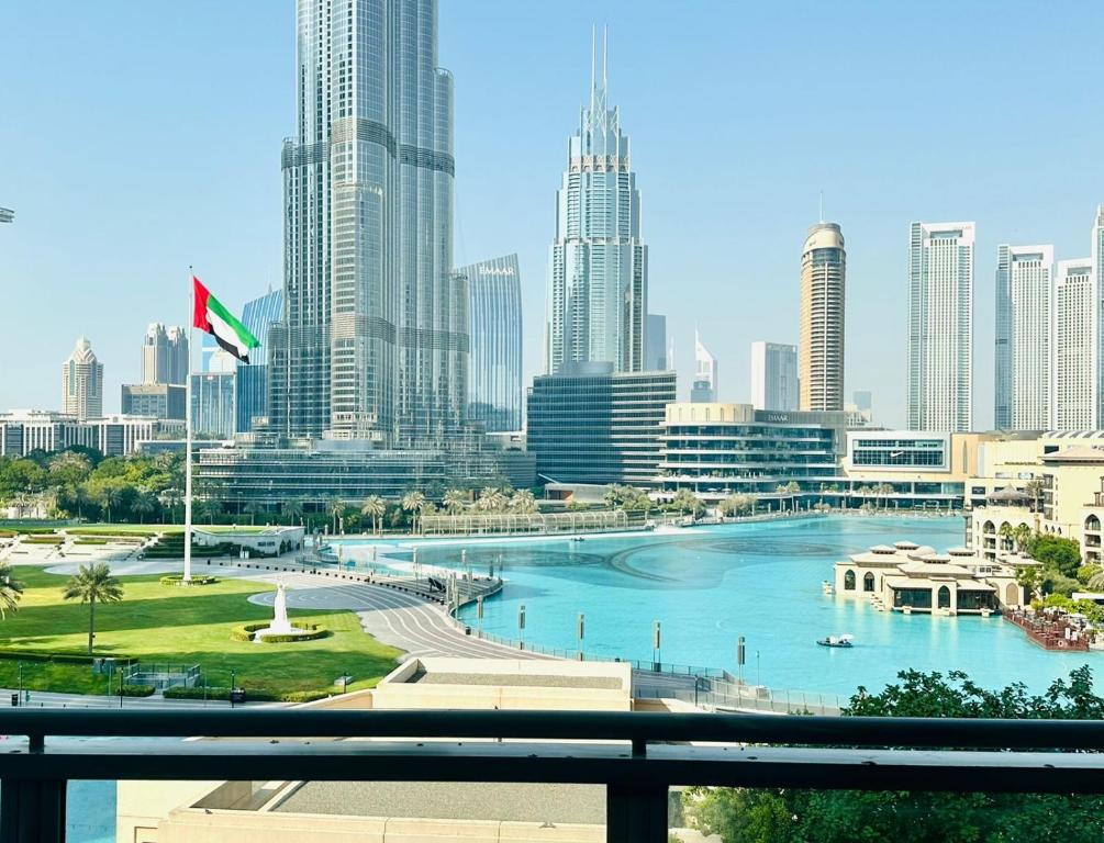 هتل درانی هومز - آپولنت 4 بی آر بی ساید برج خلیفه و فونتن - Durrani Homes - Opulent 4BR Besides Burj Khalifa & Fountain