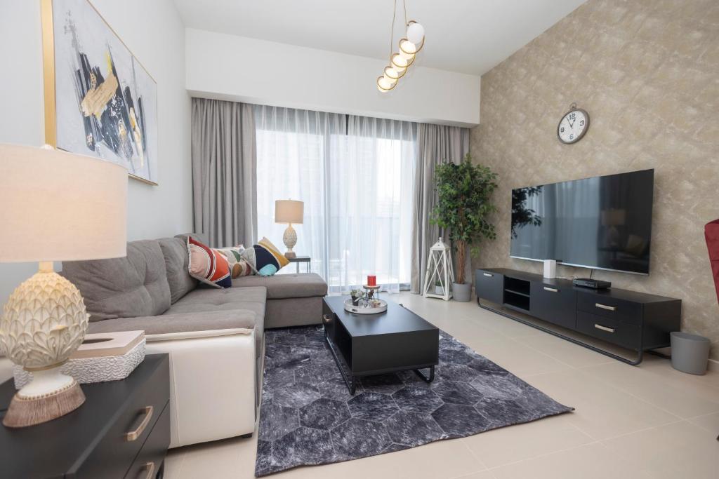 هتل الگان 2-بی آر ریتزی ریتریت استپس فروم برج خلیفه - Elegant 2-BR Ritzy Retreat Steps from Burj Khalifa