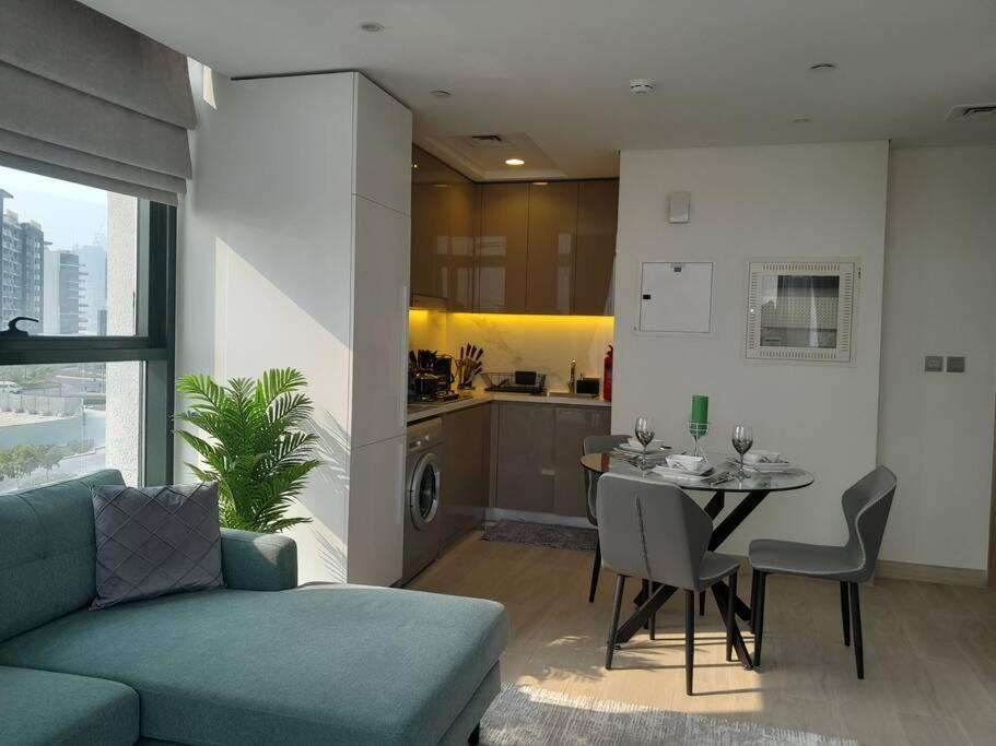 هتل برند نیو اند لاکچریسلی فرنیشد وان بیدروم هوم - Brand New & Luxuriously Furnished 1 Bedroom Home