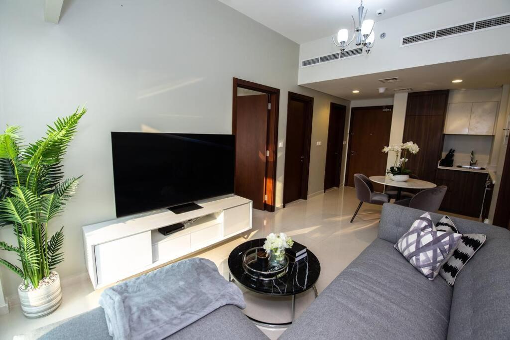هتل دو بی آر آپت پنج دقیقه پیاده تا دبی مال - 2BR apt 5mins walk from Dubai mall