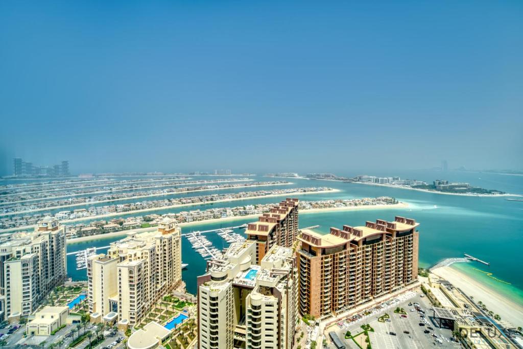 هتل اگزوبرنت 1BR آت ذ پالم تاور پالم جمیرا بای دلاکس هالی دی هومز - Exuberant 1BR at The Palm Tower Palm Jumeirah by Deluxe Holiday Homes