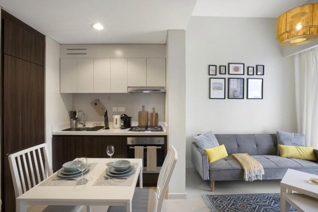 هتل وای کی - استایلش وان بدرس با آ کانال ویو - VayK - Stylish One Bedroom with a Canal View