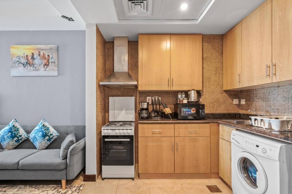 هتل لاکچری فرنیشد آپارتمان این گلدکرسٹ ویوز جی ال تی - Luxury Furnished Apartment In Goldcrest Views Jlt