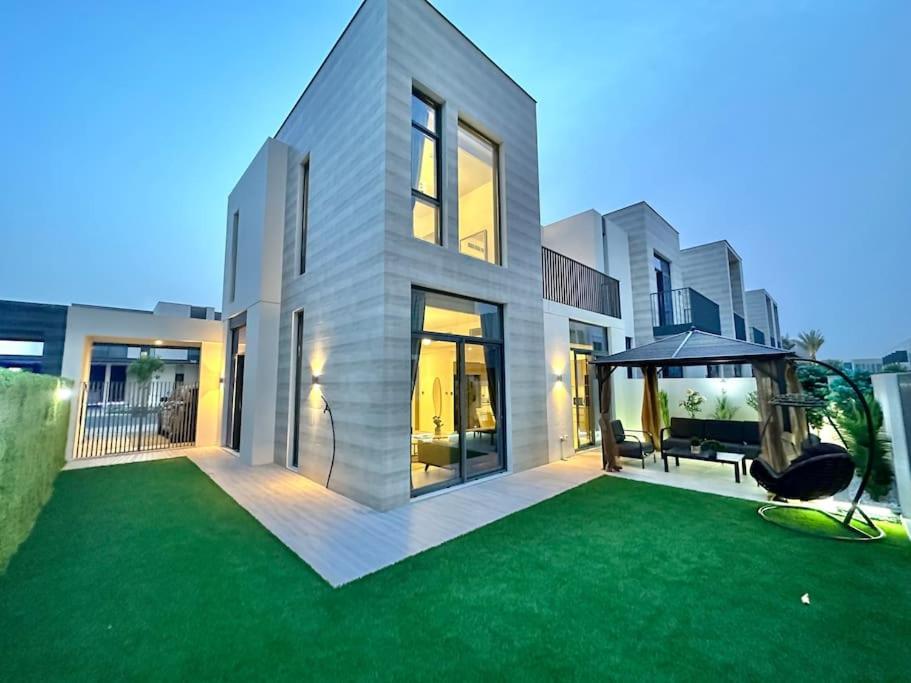 هتل دوئلر دبی فمیلی ترانکیل ویلا اسلیپز 8 - * Dweller * Dubai Family Tranquil Villa Sleeps 8
