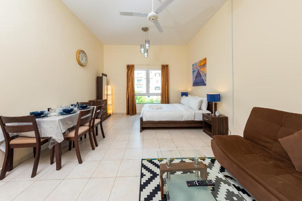 هتل برایت اند اسپیشس استودیو اپت - دیسکاوری گاردنز - Bright & Spacious Studio Apt - Discovery Gardens