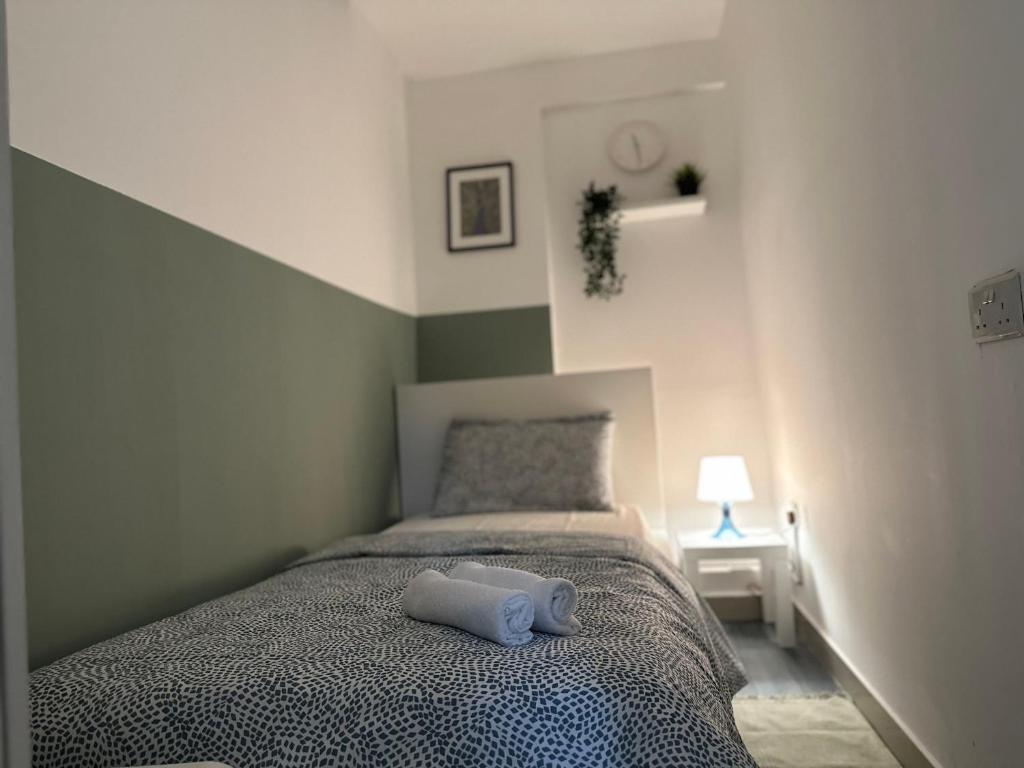 هتل بیوتیفول پارتیشن روم این المرشا 1 نیار مترو Beautiful Partition Room in Al barsha 1 Near Metro