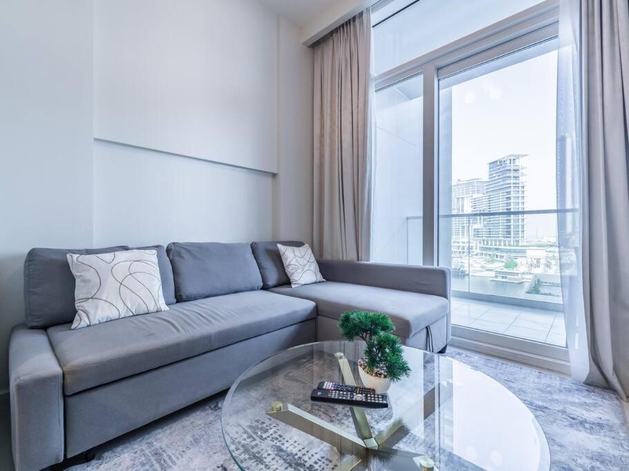 هتل فینومنال 1 بی آر این رکا رزی دنس - بیزنس بی - Phenomenal 1BR in Reva Residence - Business Bay