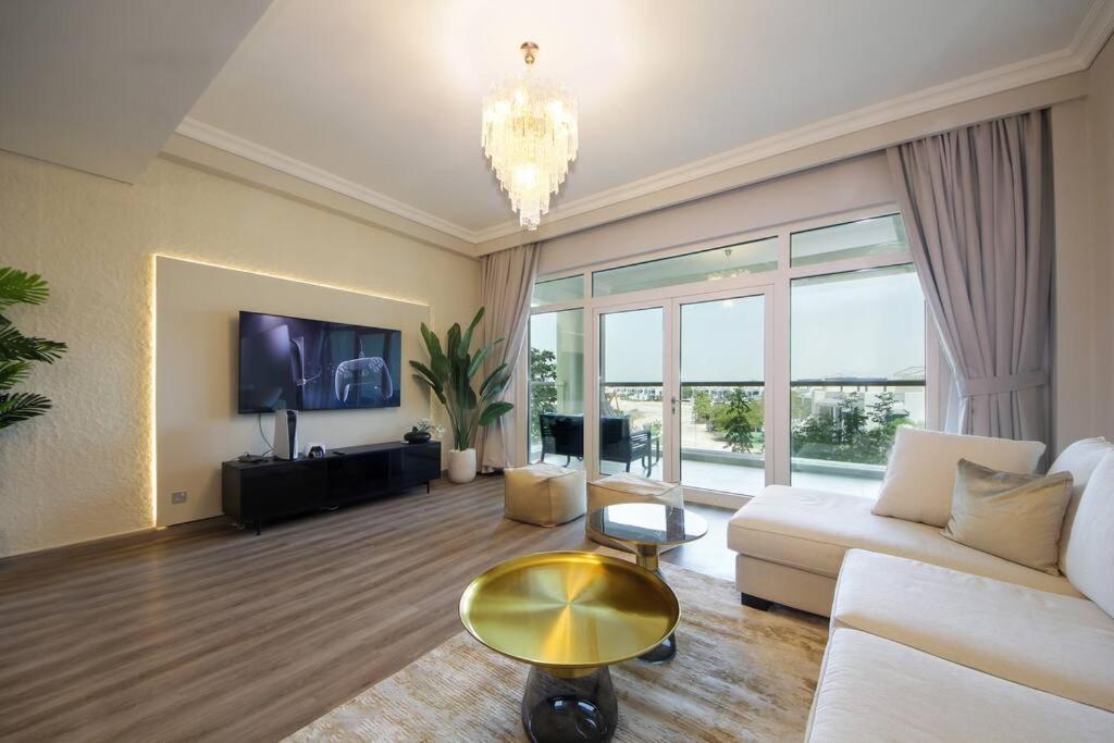 هتل فِرست کِلَس 1بی آر آن پالم دُبئی - FIRST CLASS 1BR on PALM DUBAI