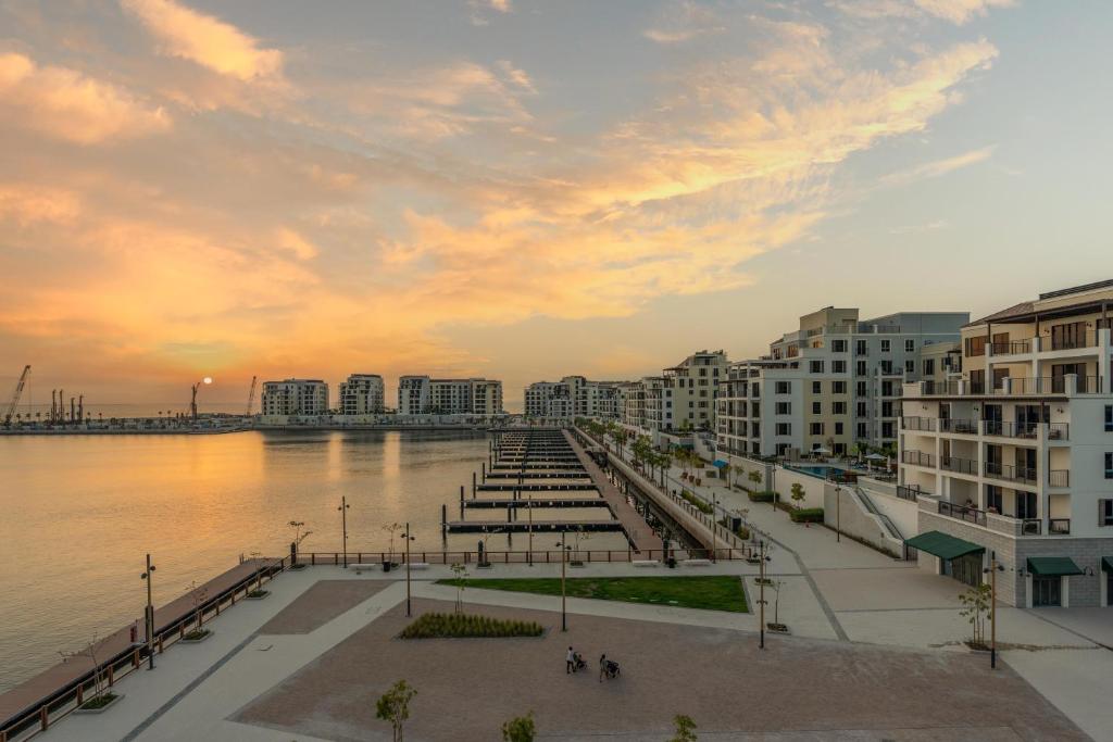 هتل آلتیمیت استی / پَنورامیک سانست فول سی اند یاخت ماریندا ویوز / 3 بَدْرُومز - Ultimate Stay / Panoramic Sunset Full Sea & Yacht Marina Views / 3 Bedrooms