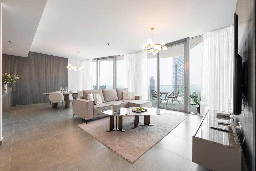 هتل اِلِگَنت 2بی آر وِد مَارینا ویو اَت استلا ماریس - Elegant 2BR with Marina View at Stella Maris