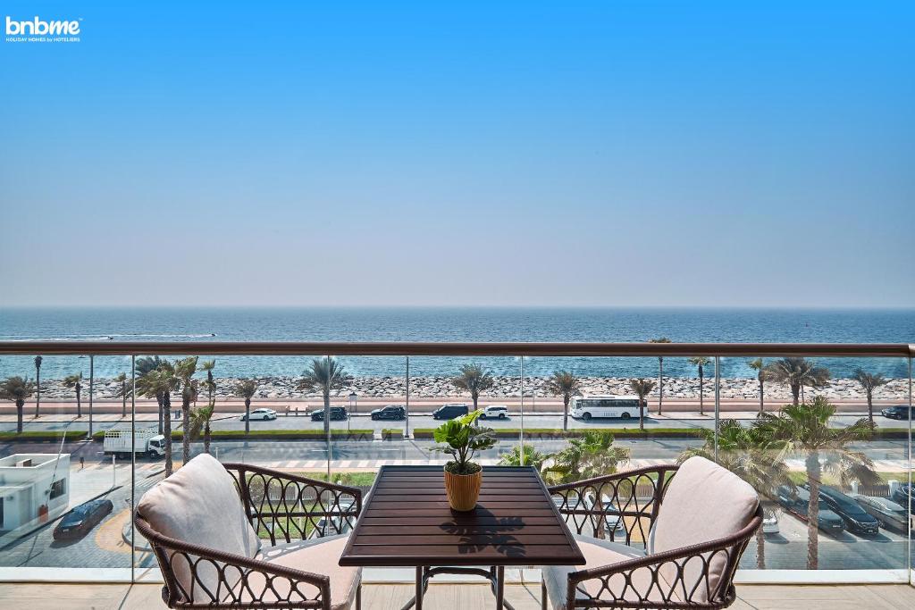 هتل بی ان بی می هومز - لاویش بیچ فرانت گت اوی آن پام - 21402 - bnbmehomes - Lavish Beachfront Getaway on Palm - 21402