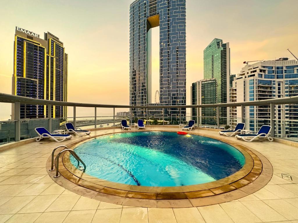 هتل لکسرای فول مارینا ویو اند روفتاپ پول 40% آف - Lxry Full Marina View & RoofTop Pool 40% OFF