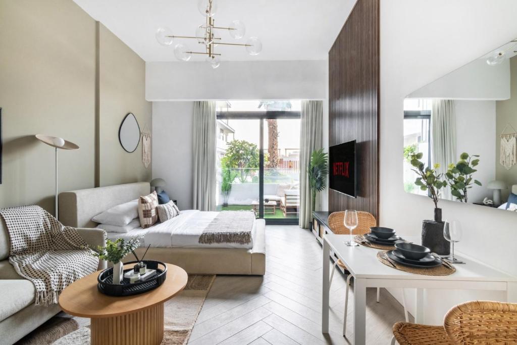 هتل گست ردی هالیدی هومز - مدرن لیوینگ این جی وی سی - GuestReady Holiday Homes - Modern living in JVC