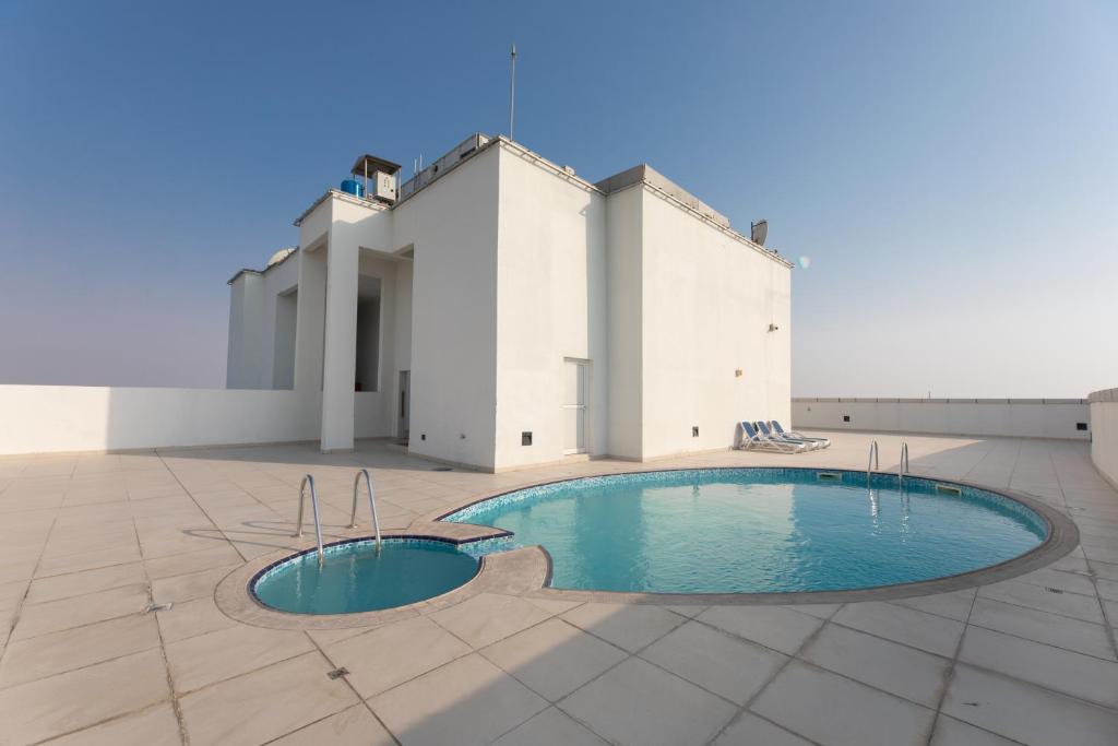 هتل چارمین کاندو ویت بالکنی این د هارت آف جی ال تی - Charming Condo With Balcony In The Heart of JLT