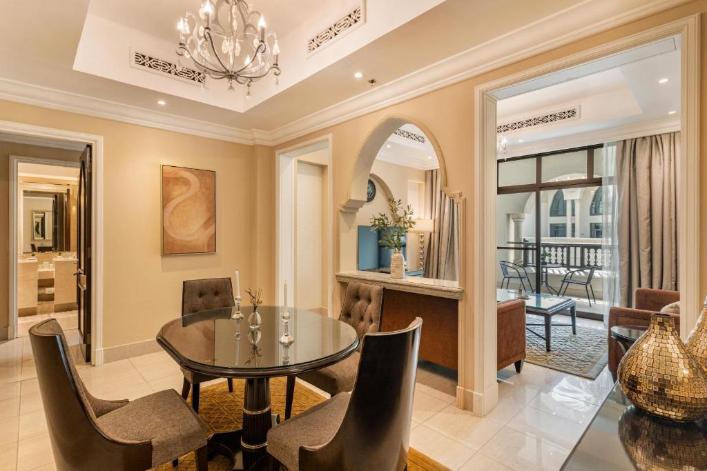 هتل کلاسیک اند نیو - 1BR آپارتمان این اولدتاون، دانتاون - الساپ و الساپ - Classic & New - 1BR Apartment in OldTown,Downtown - Allsopp&Allsopp