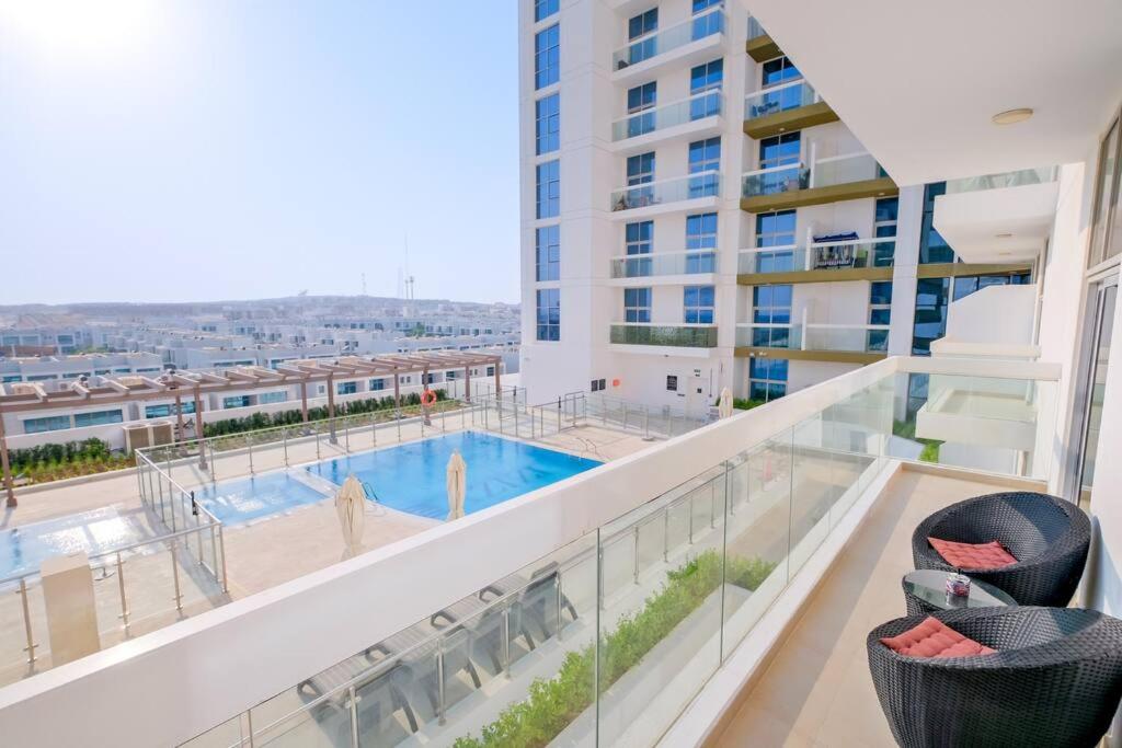 هتل اِلِگنت اند شیک 1 بی آر اپت وِی فُل سِویمینگ پُول ویو - Elegant & Chic 1BR Apt w/ Full swimming pool View