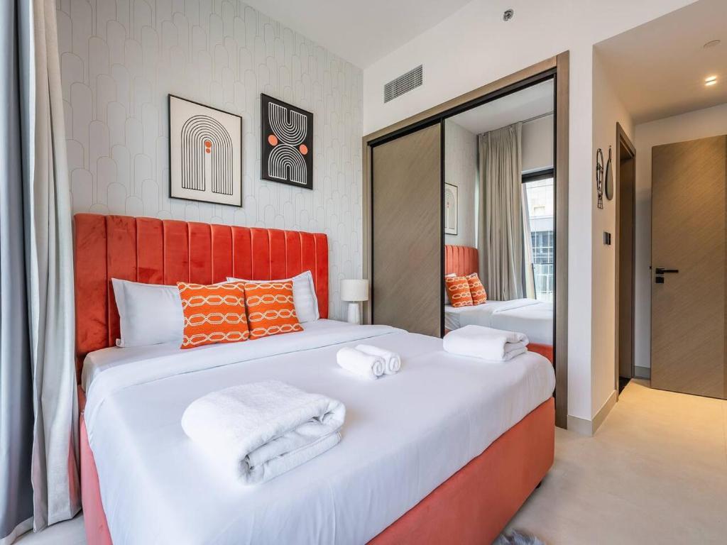 هتل جو-دراپینگ کانال ویوز فرم دیس استایلش کاندو - Jaw-Dropping Canal Views From This Stylish Condo