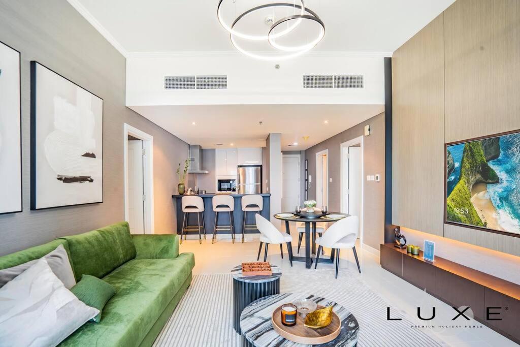 هتل لکسه - الیگنتلی گرین - 2 بی آر این مارینا دموک هایتس - LUXE - Elegantly Green-2BR in Marina Damac Heights
