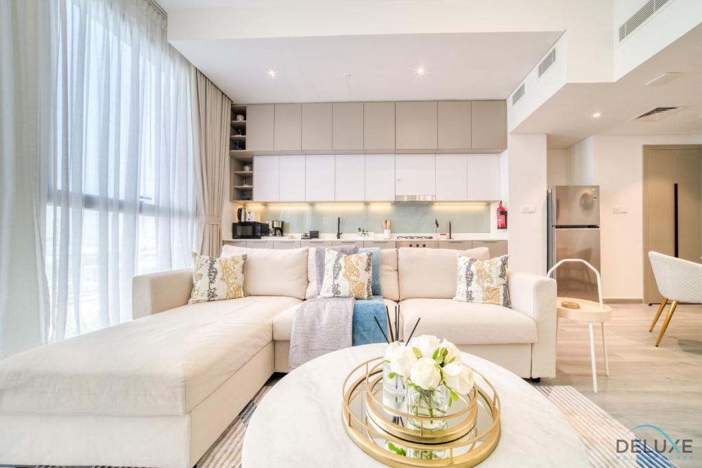 هتل پولیشد 1BR ات نور 1 میدتاون دبی پراداکشن سیتی بای دلاکس هالیدی هومز - Polished 1BR at Noor 1 Midtown Dubai Production City by Deluxe Holiday Homes