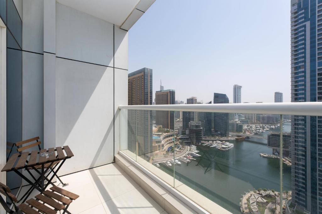 هتل واترفرانت وید استانیگ ویو! - Waterfront With Stunning View!