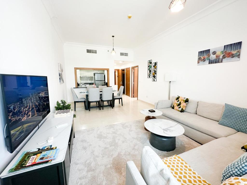 هتل یاس آیلند لیوینگ وان بی آر ویت بالکنی پارکینگ 108 انسام - Yas Island Living 1BR withBalcony Parking 108 Ansam